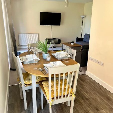 Spacious 2-Bedroom House With Free Parking Τσάταμ Εξωτερικό φωτογραφία