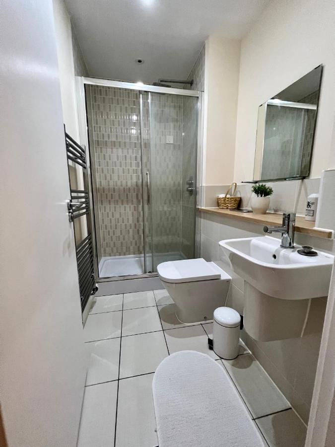 Spacious 2-Bedroom House With Free Parking Τσάταμ Εξωτερικό φωτογραφία