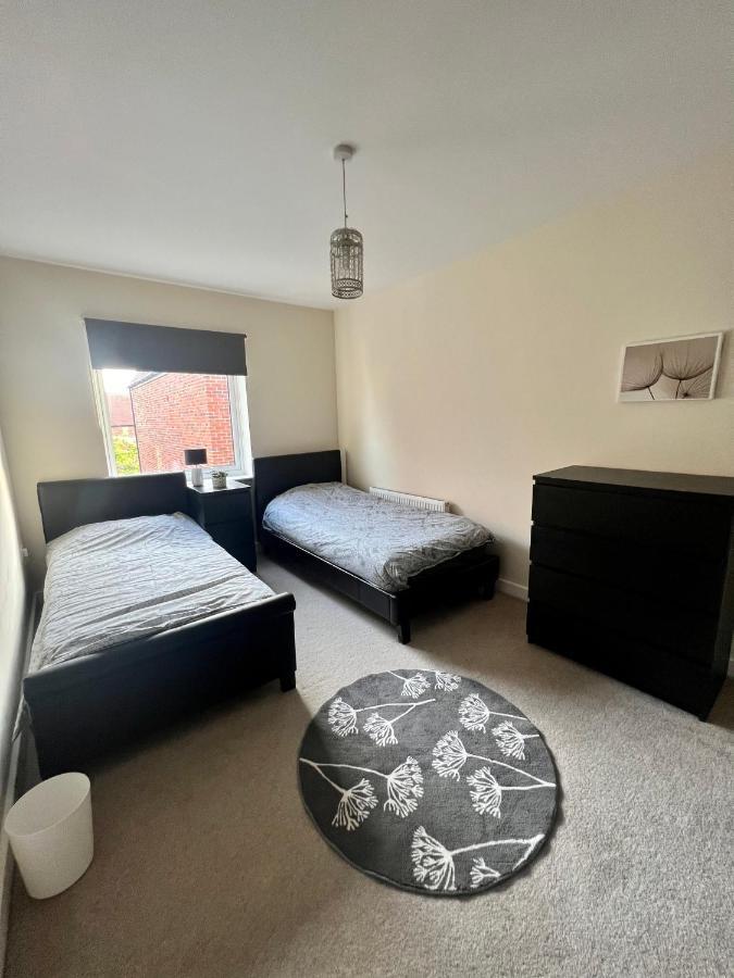 Spacious 2-Bedroom House With Free Parking Τσάταμ Εξωτερικό φωτογραφία