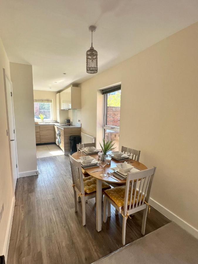 Spacious 2-Bedroom House With Free Parking Τσάταμ Εξωτερικό φωτογραφία