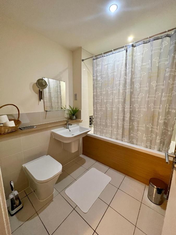 Spacious 2-Bedroom House With Free Parking Τσάταμ Εξωτερικό φωτογραφία